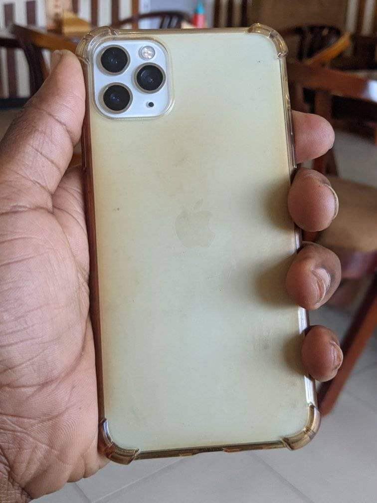 A picture of Iphone 11 pro max