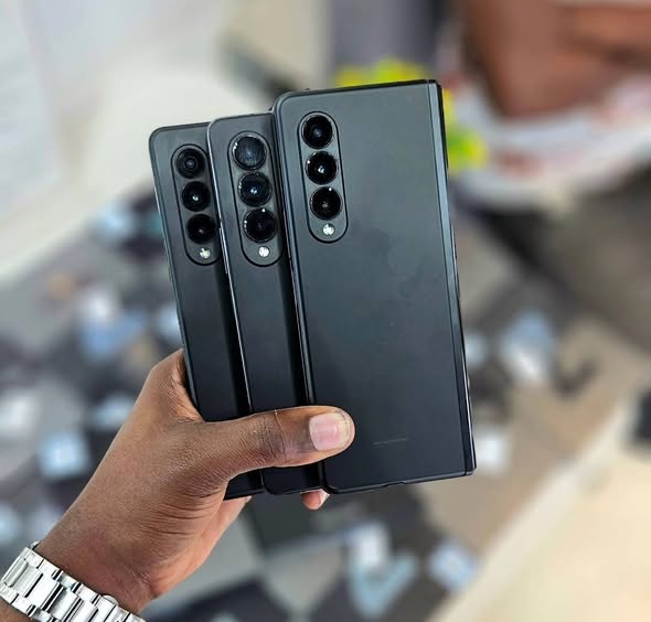 A picture of SAMSUNG FOLD 3