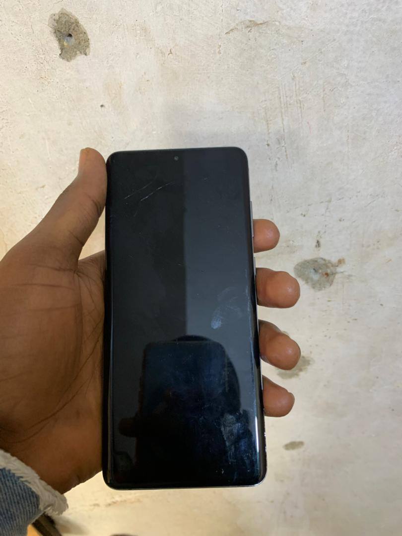 A picture of Quick deal I want Samsung S21 with 100k top up