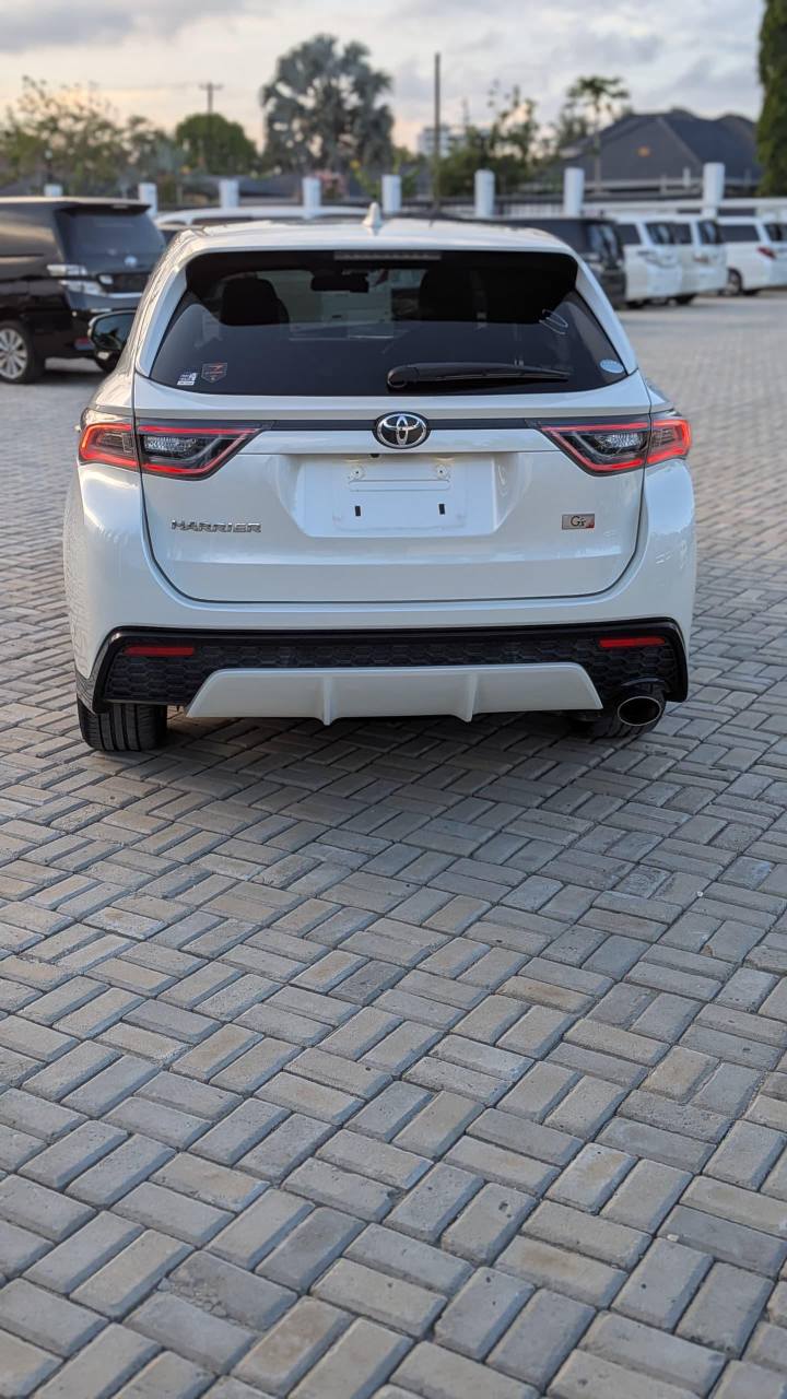 A picture of Toyota harrier Year 2016 Cc2000 Price 68 000 000