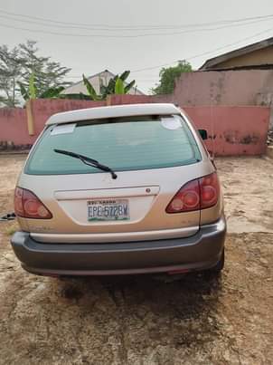 A picture of Lexus 300
