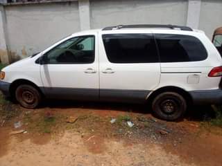A picture of 2002 Sienna 2002