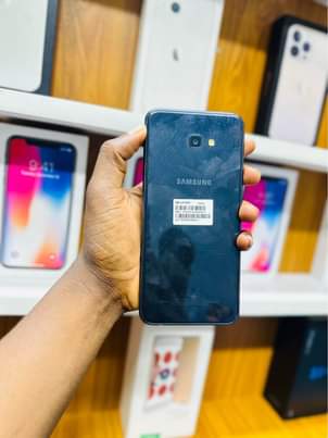 A picture of Samsung j4 plus gb32