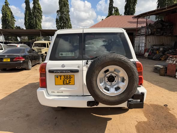 A picture of NISSAN PATROL ENGINE TD42