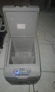 A picture of CAR FRIDGE