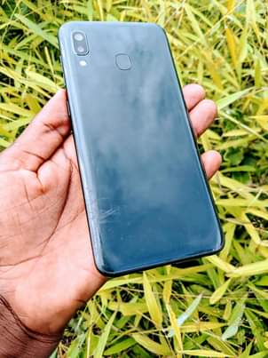 A picture of Samsung Galaxy a20 krek kdg gb32 ram3 net 4g