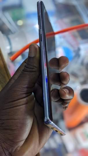 A picture of Samsung note 9