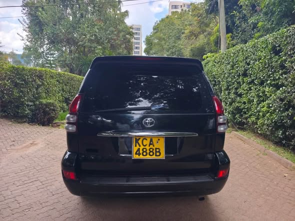 A picture of Toyota prado j120