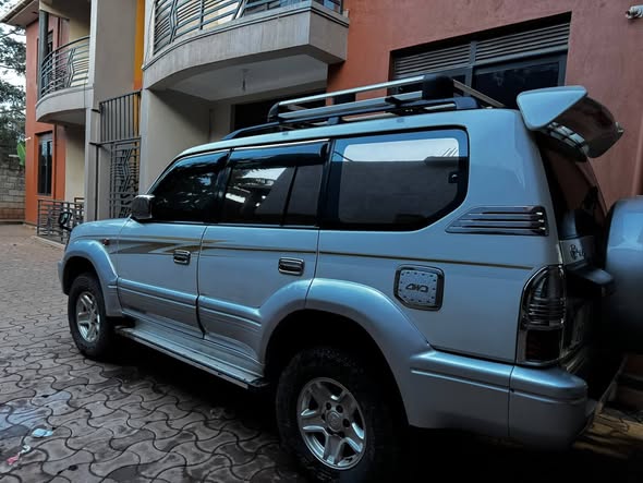 A picture of 35m Land cruiser TZ Diesel 1kz FE new tyres Ac