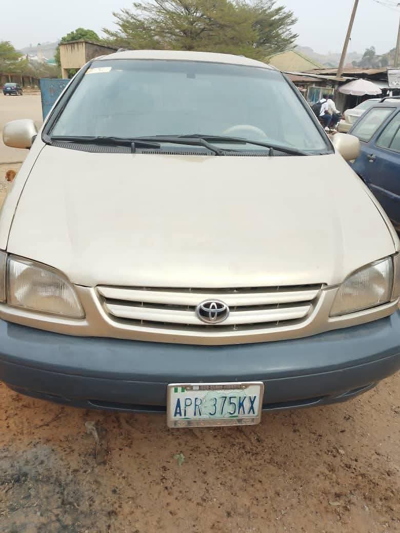 A picture of Toyota Sienna