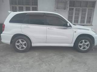 A picture of 2002 TOYOTa Rav4