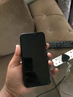 A picture of IPhone x gb 64 face Id ipo battery 100 clean