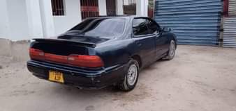 A picture of 2000 Toyota Vista Black