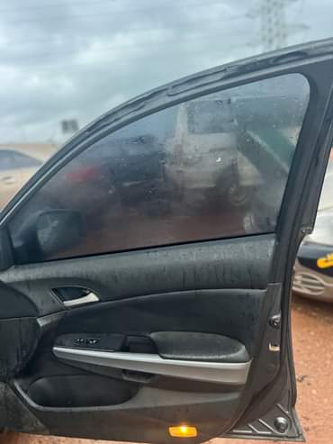 A picture of Distress ooooo 2008 honda Accord with Everything super sharp Android