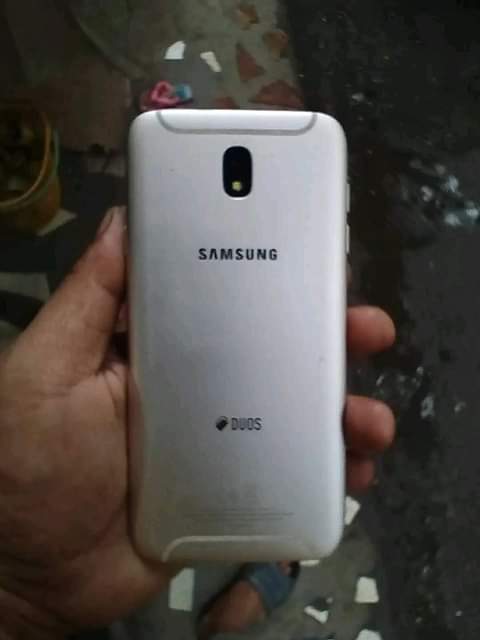 A picture of Samsung j7 pro