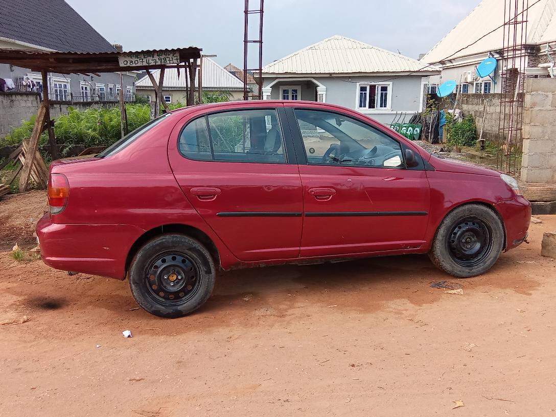 A picture of TOYOTA ECHO 2005 MODEL 2348125233592