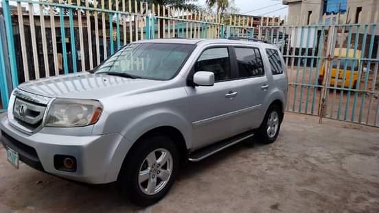 A picture of Honda pilot 2010 model