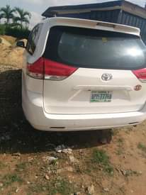 A picture of Toyota Sienna 2012