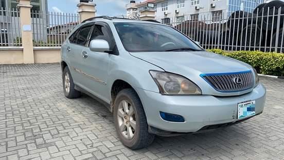 A picture of Neatly Used 2005 Lexus rx330