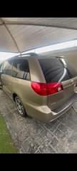 A picture of Toyota sienna