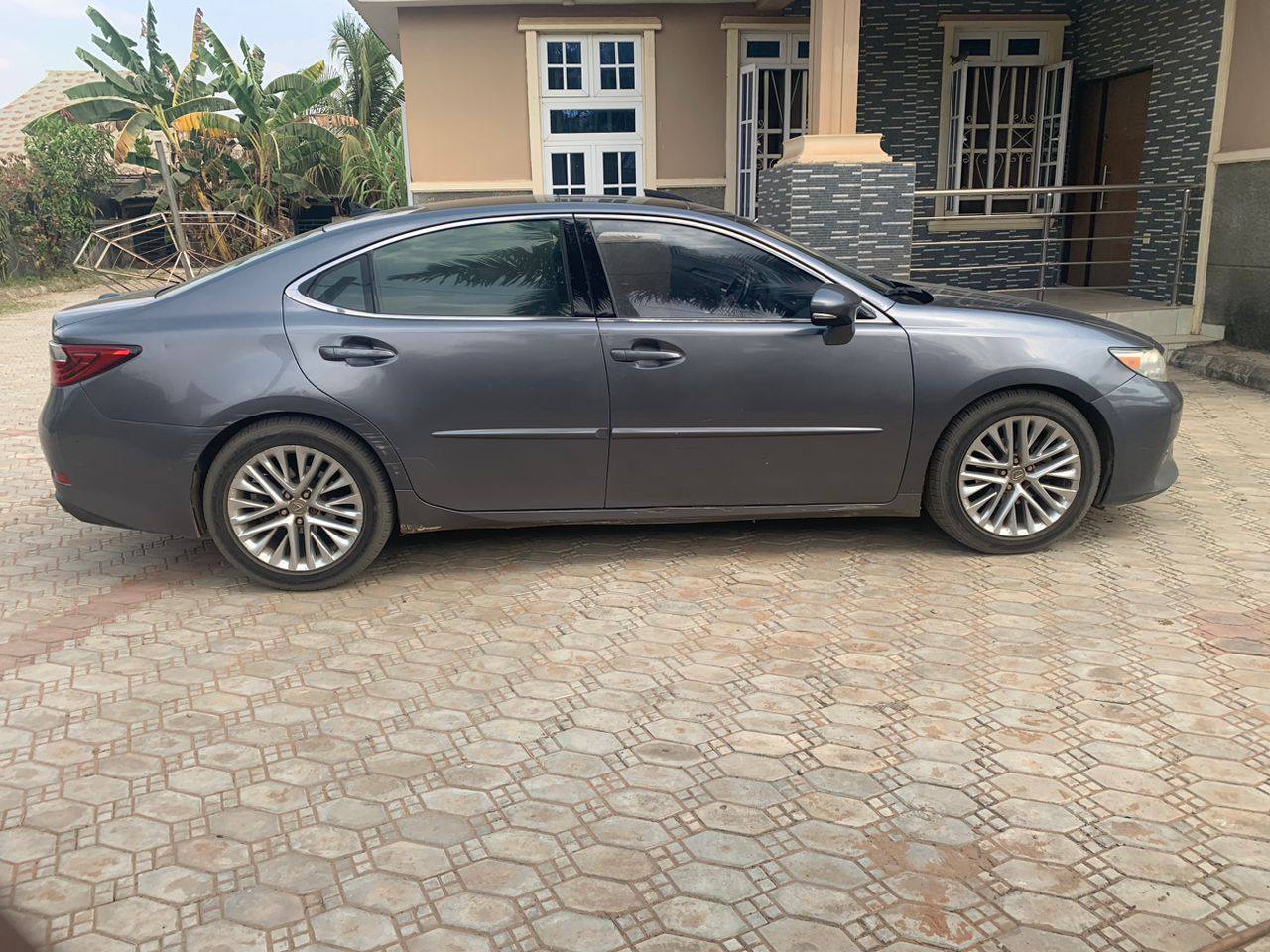 A picture of 2014 Lexus ES350