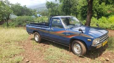 A picture of Toyota hilux 12r