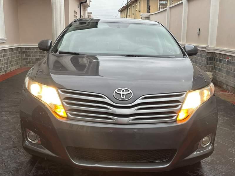 A picture of wow This is sparkling clean Toyota venza 2010 model registered