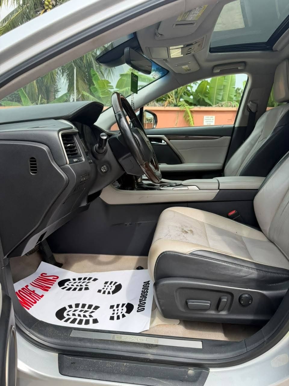 A picture of Lexus Rx350