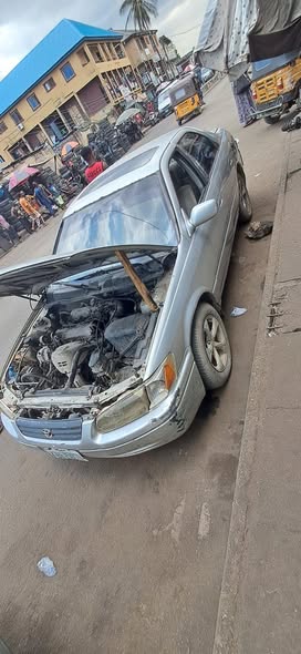 A picture of 2005 Toyoter carmy