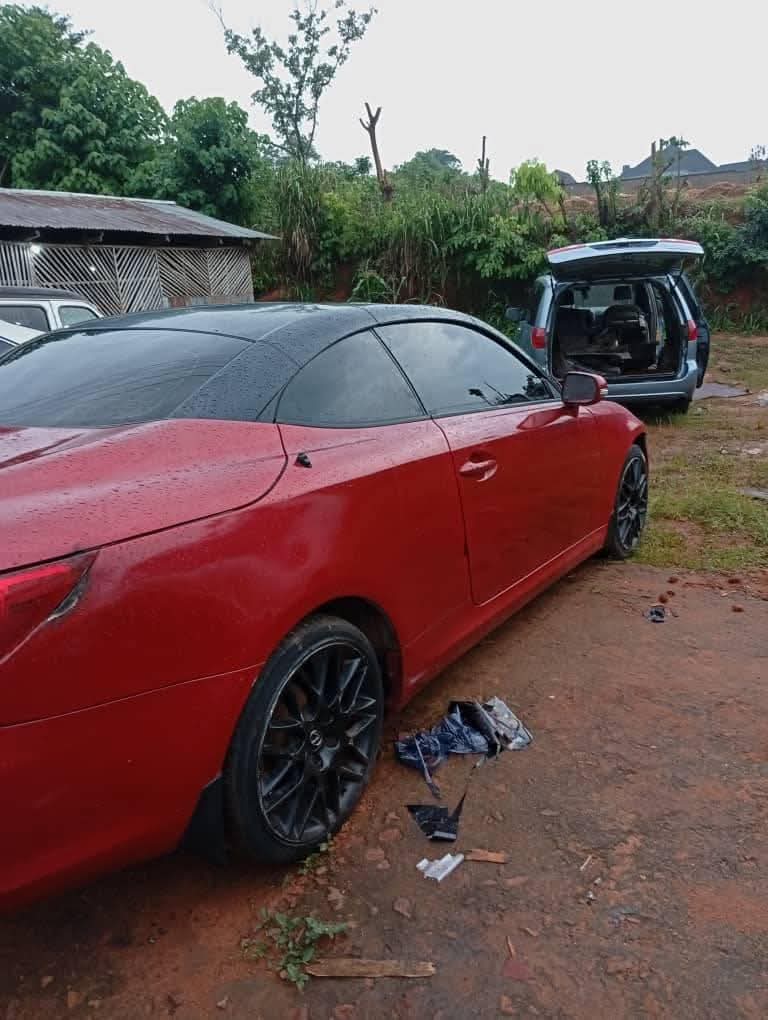 A picture of 2016 Lexus is 250