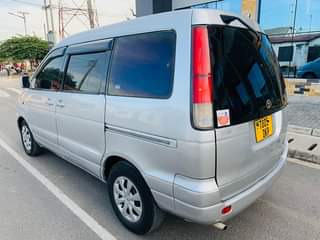 A picture of Toyota Noah old