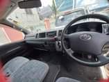 A picture of 2006 toyota haice