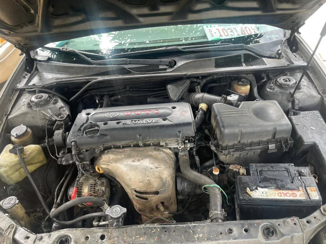 A picture of 2004 Awoof Awoof toyota camry