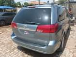 A picture of Toyota Sienna 2004 model