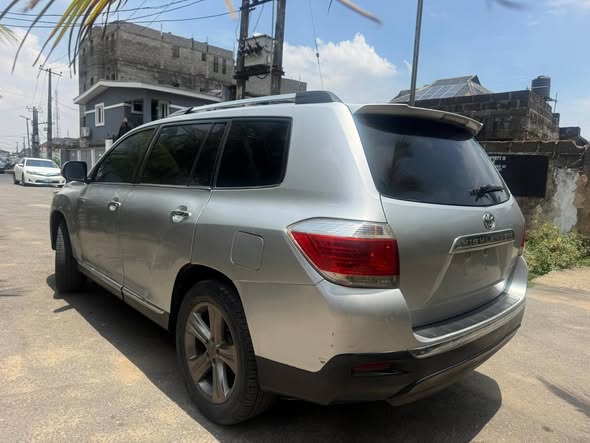 A picture of Reg Toyota Highlander 2013 Model Limited Edition Fullest Options Reverse