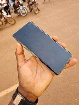 A picture of Samsung S10 plus with small dot no cracks fingerprint on