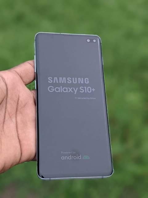 A picture of SAMSUNG S10 plus