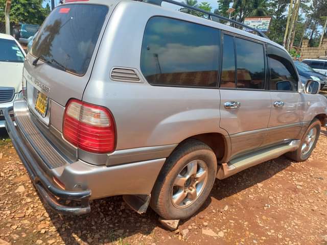 A picture of Land cruiser V8