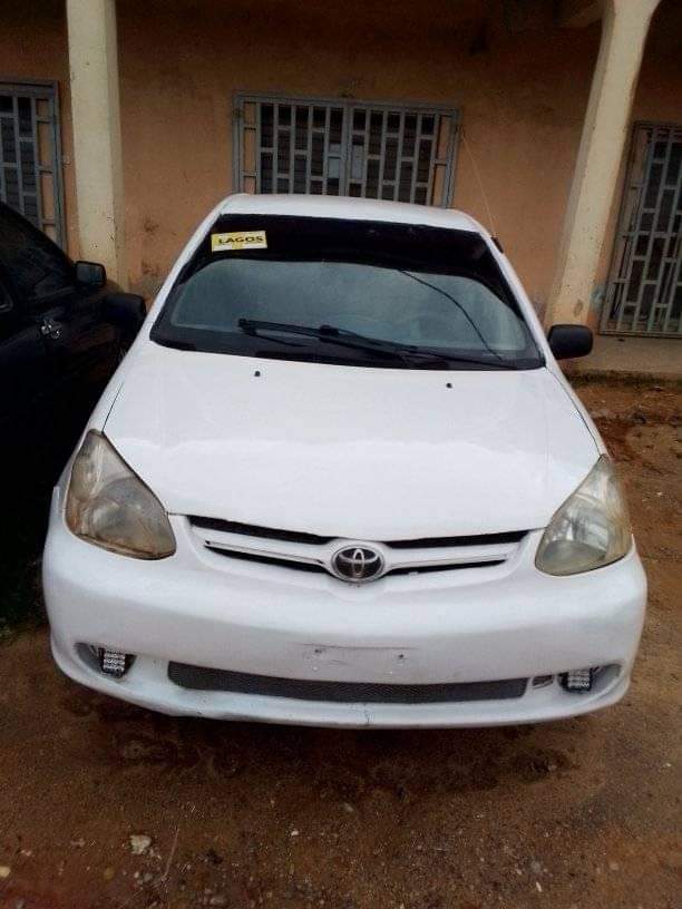 A picture of Very clean and sharp Toyota Echo automatic transmission