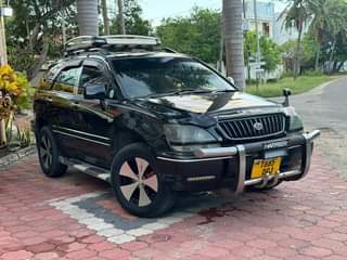 A picture of Toyota Harrier Old