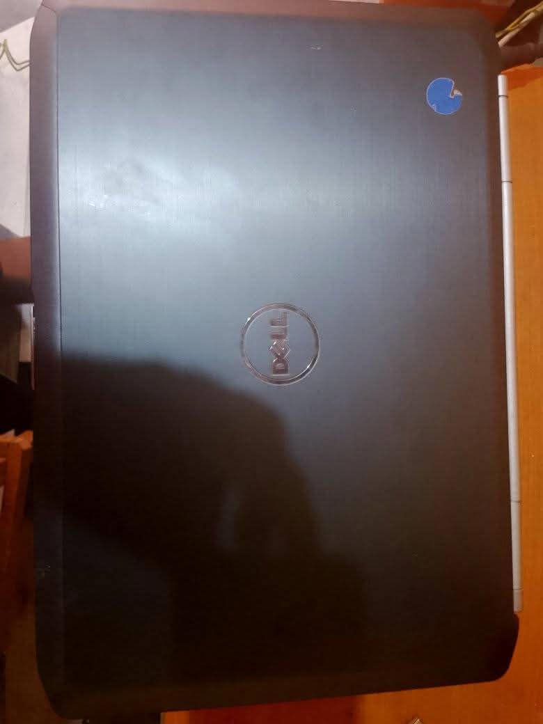 A picture of Dell laptop