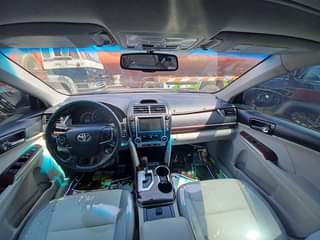 A picture of Toyota Camry XLE 2013