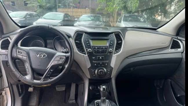 A picture of Hyundai Sentafe 2013 model 