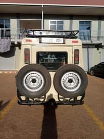 A picture of Toyota Land Cruiser warbus