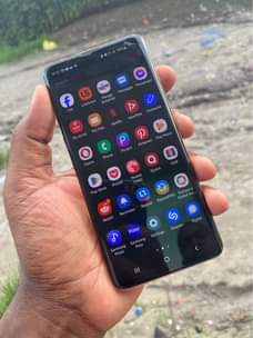 A picture of Samsung s10