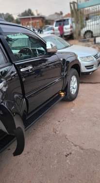 A picture of Toyota Hilux surf model 2007