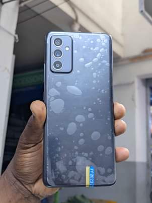 A picture of Galaxy A82