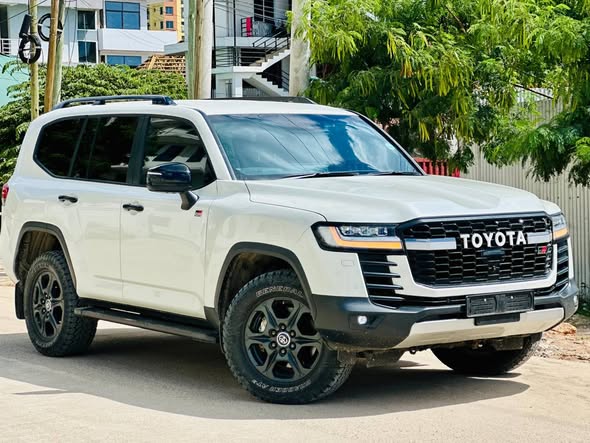 A picture of Landcruiser LC 300 GR SPORT YEAR 2024 DIESEL AUTO TRANSMISSION