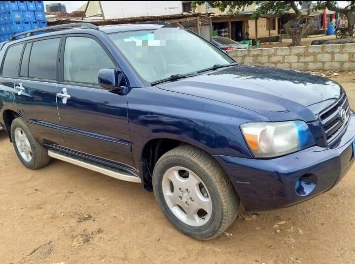A picture of Danny Yung smart Autos Neatly Naija used Toyota Highlander 06