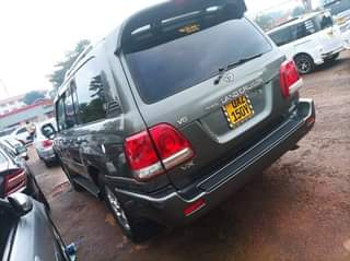 A picture of 1999 Toyota Land cruiser V8